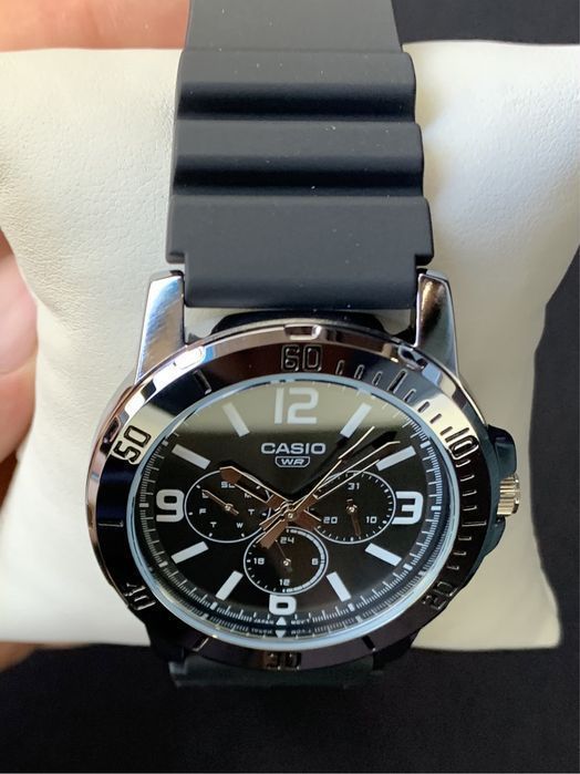 Годинник чоловічий Casio MTP-VD300-1B Оригінал Гарантія Часы Касио