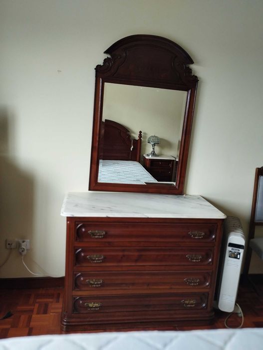 Quarto de casal completo em madeira