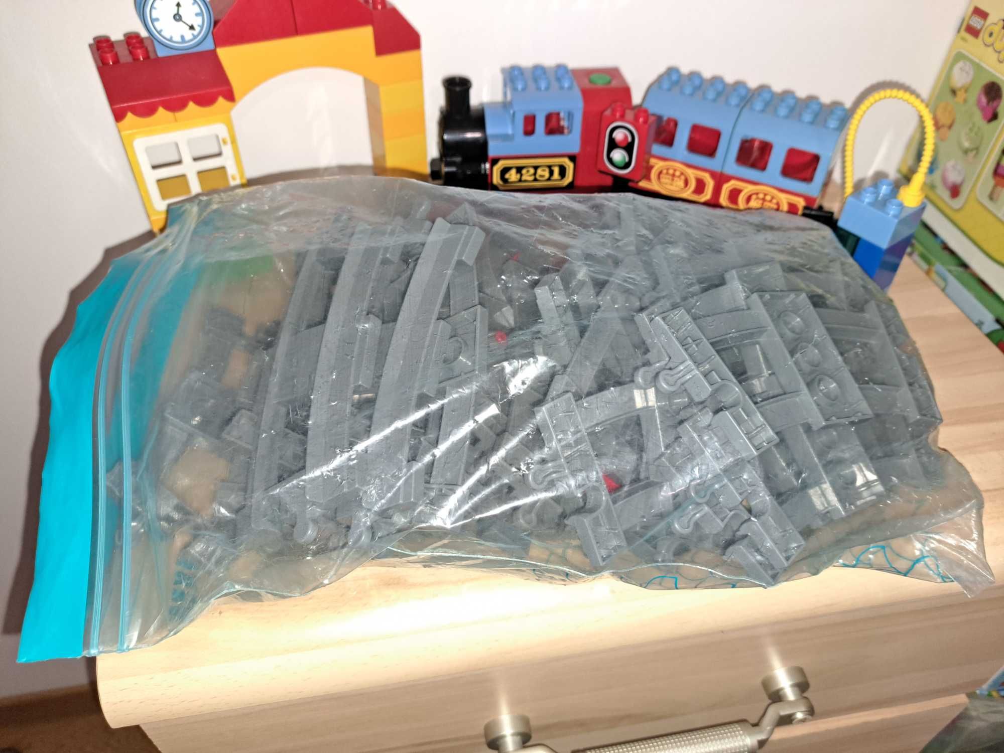 Lego duplo pociag i dodatkowy zestaw torów