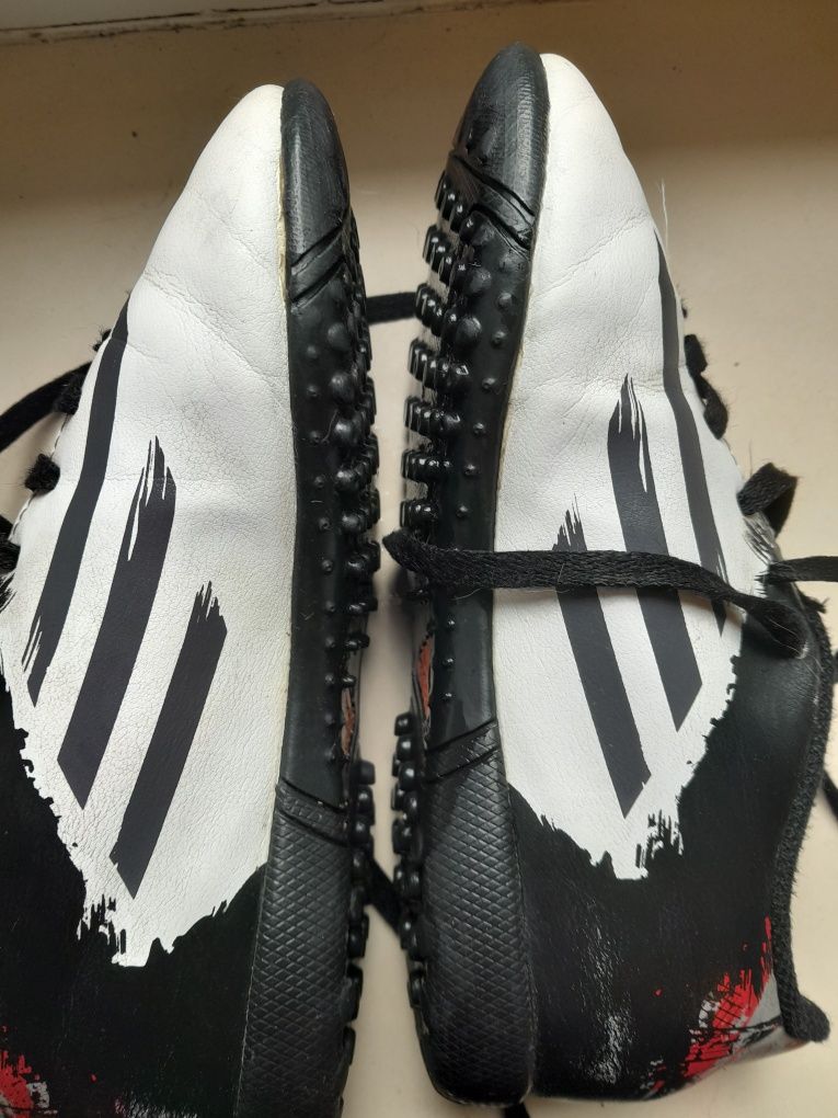 Buty piłkarskie adidas , pół korki 29