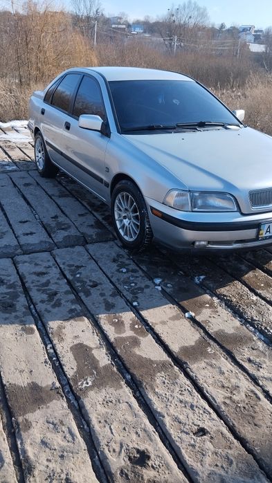 Продам Volvo s40 2000 год 1.8 газ