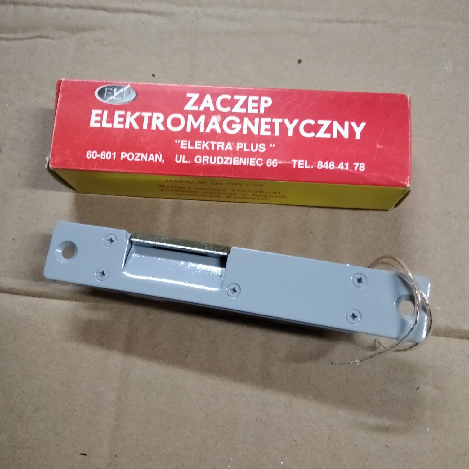 Zaczep elektromagnetyczny do furtki.