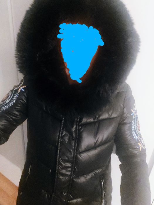 Kurtka dłuższa z haftem na rękawach