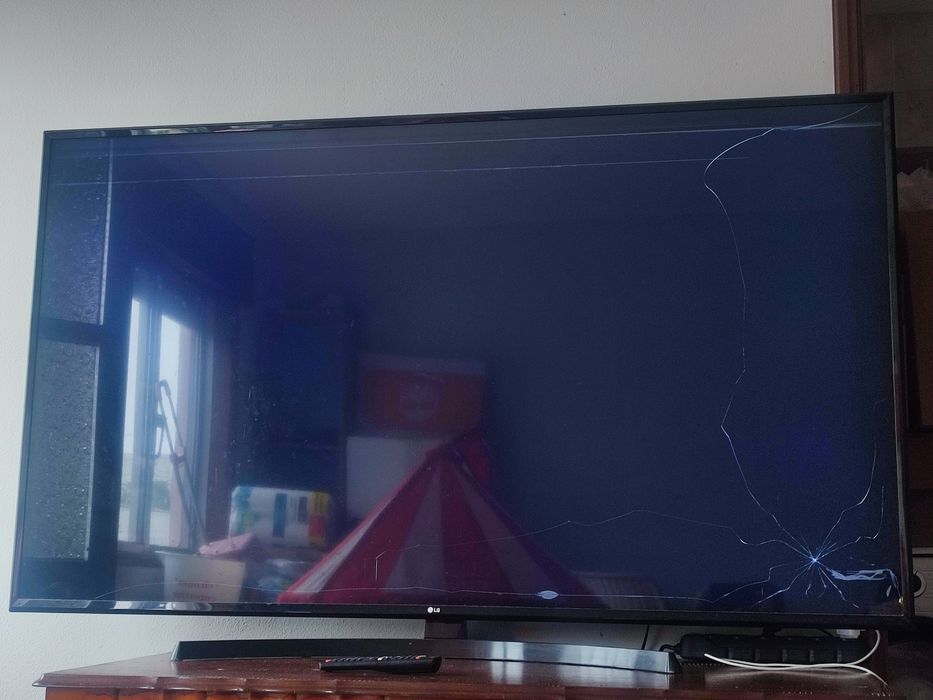 TV LG com ecrã partido