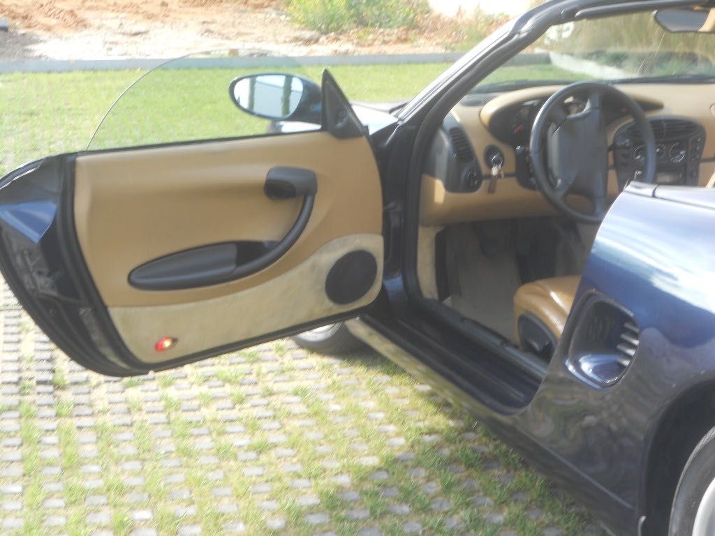 Porsche Boxster Azul com Estofos cremes