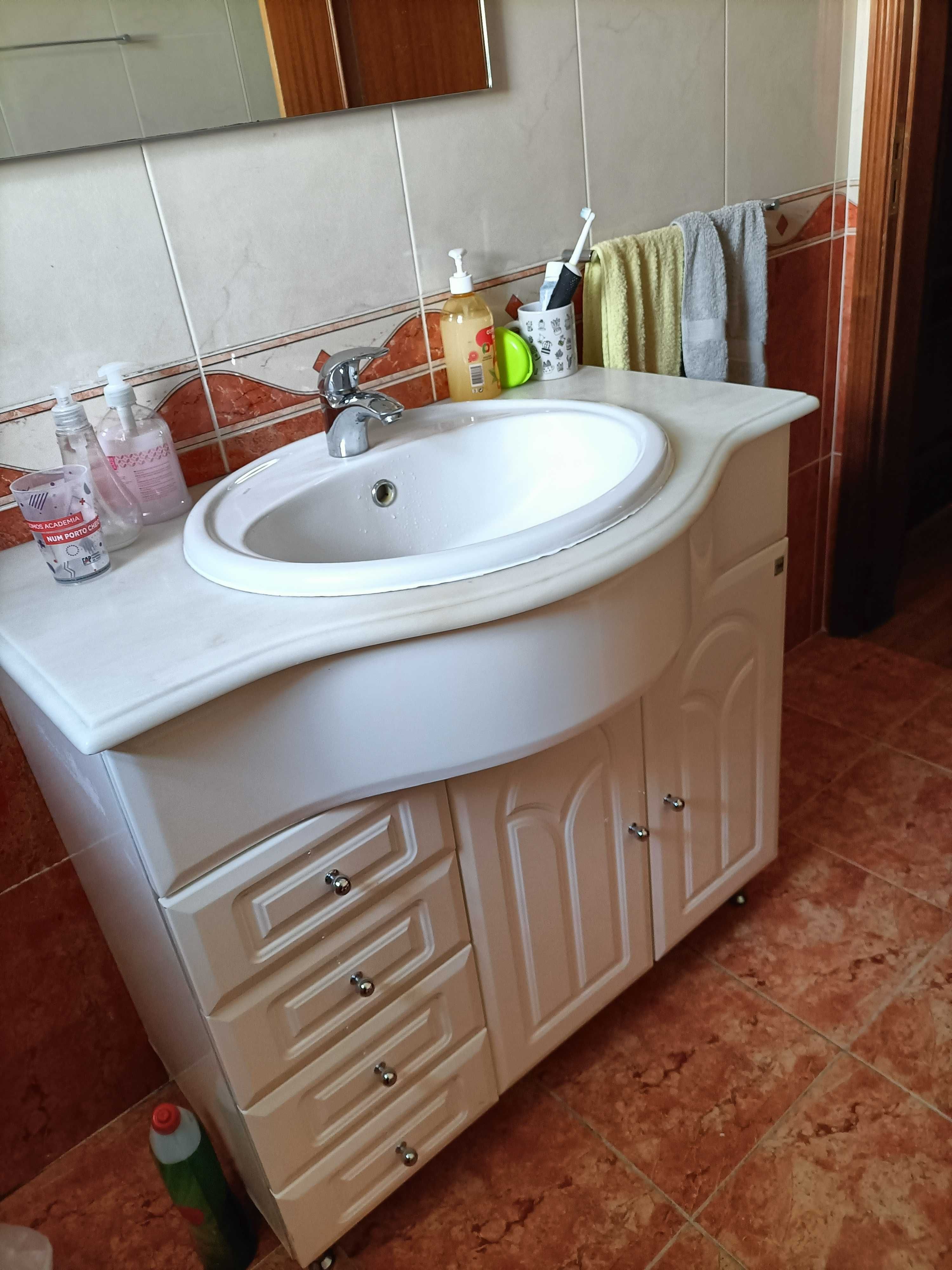 Quarto grande junto ao Coimbra shopping
