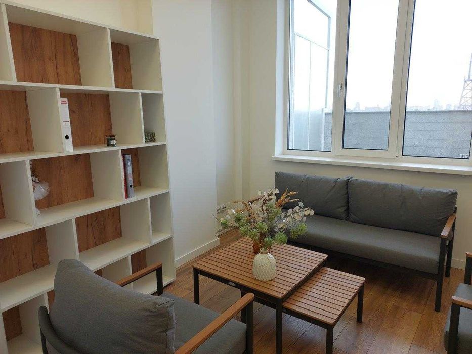 Оренда офісу з меблями в БЦ на Подолі (55 м2)