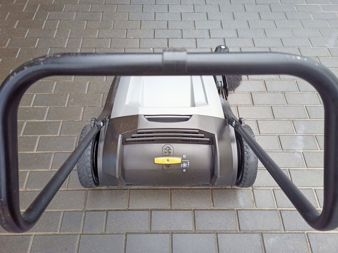 Zamiatarka ręczna Karcher KM 70/20 C Cena 1700 netto