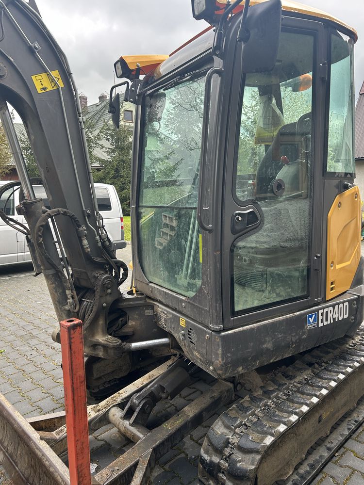 Koparka gąsienicowa Komatsu Cat Volvo ECR 40