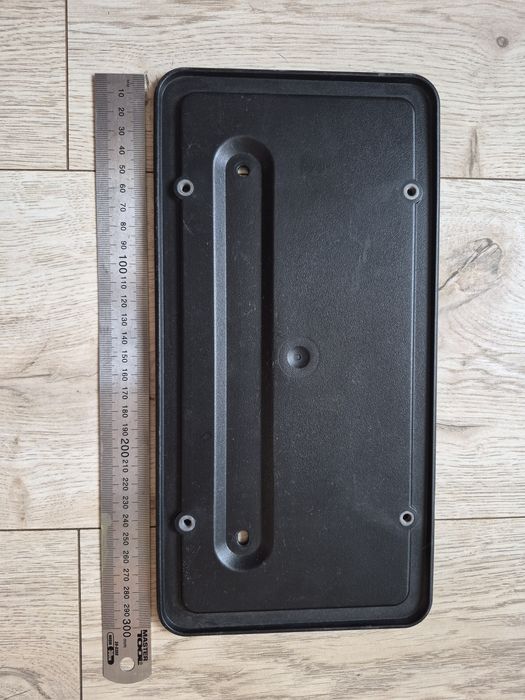 Табличка номера Tesla