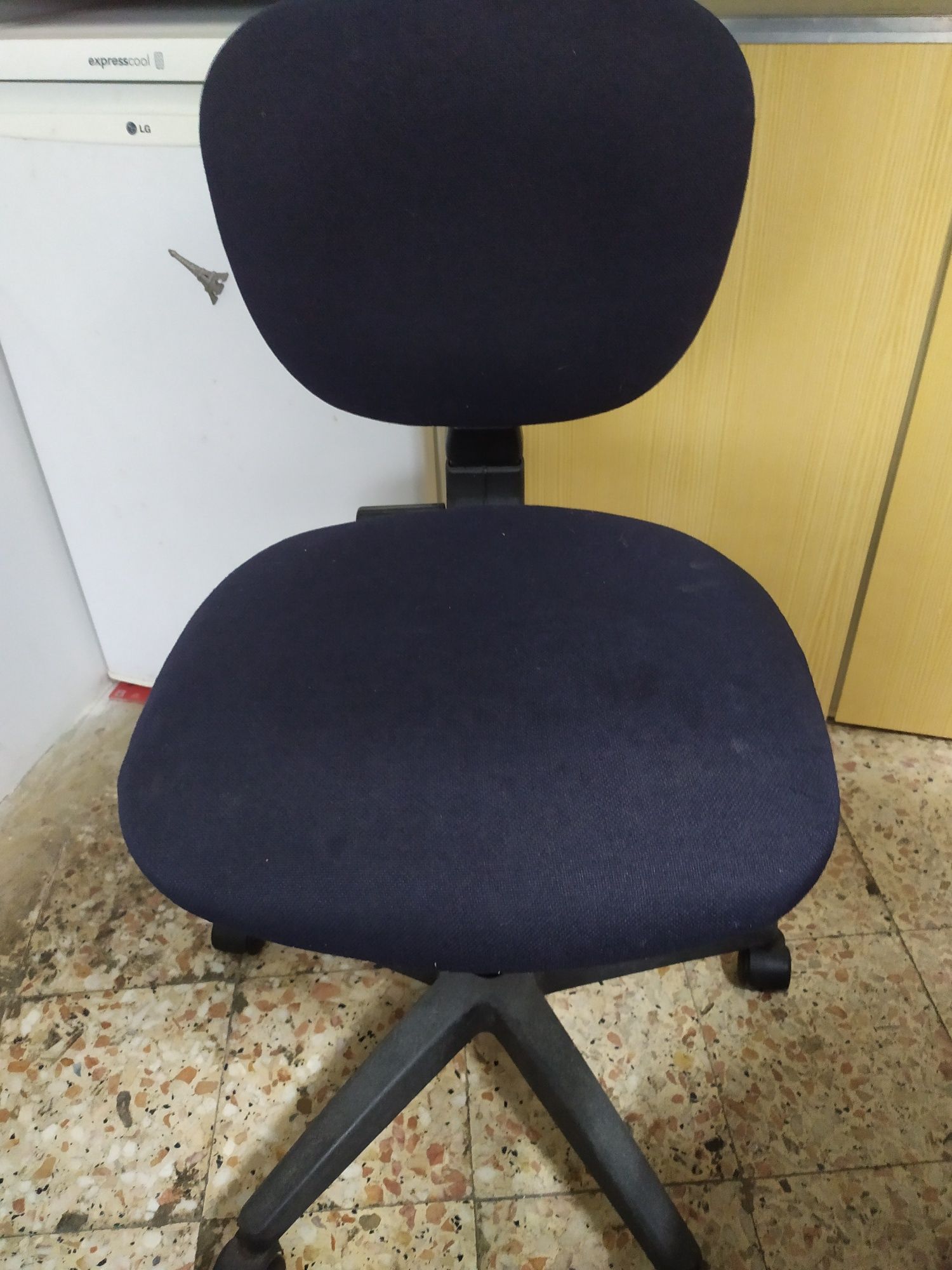 Várias Cadeiras de escritório urgente