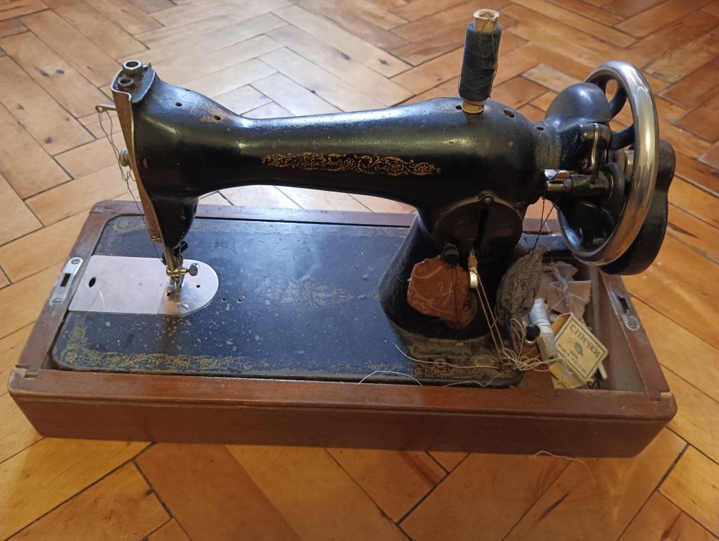 Швейна машинка (старовинна)