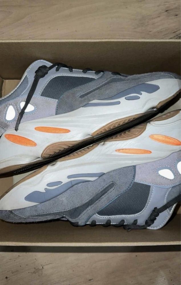 Yeezy 700 magnet fv9922