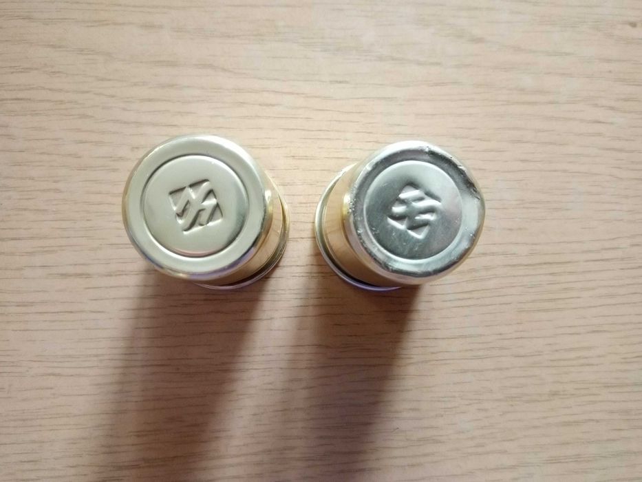 Szklana piersiówka z 2 kieliszkami lata 90-te