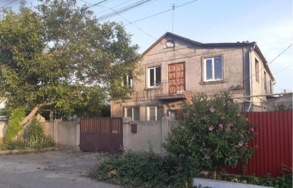 Продается 2-х этажный дом на Ленпоселке. (174-911)