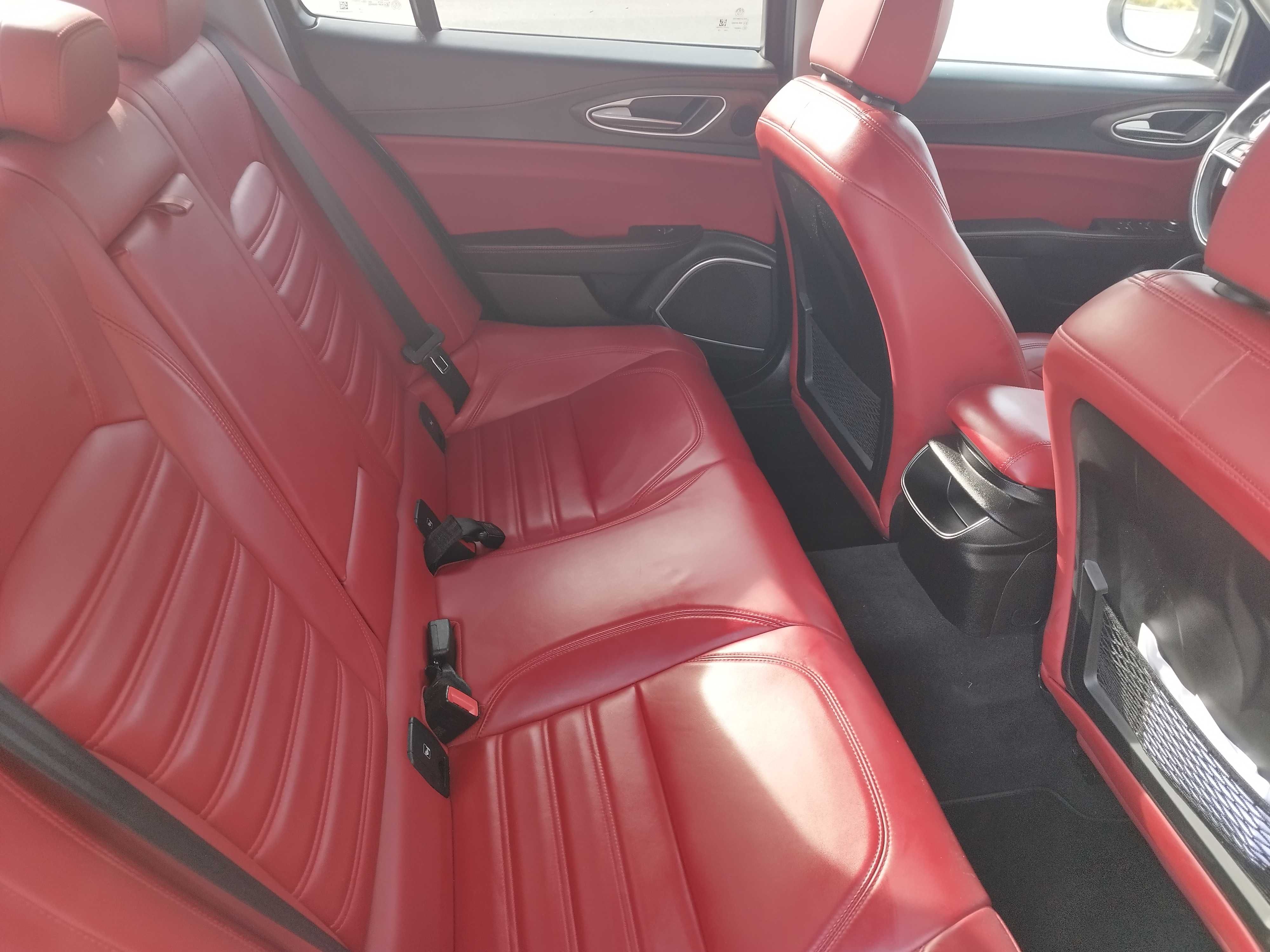 Alfa Romeo Giulia 2.2 JTD 180CV versão LUSSO (versão topo de gama) AT8