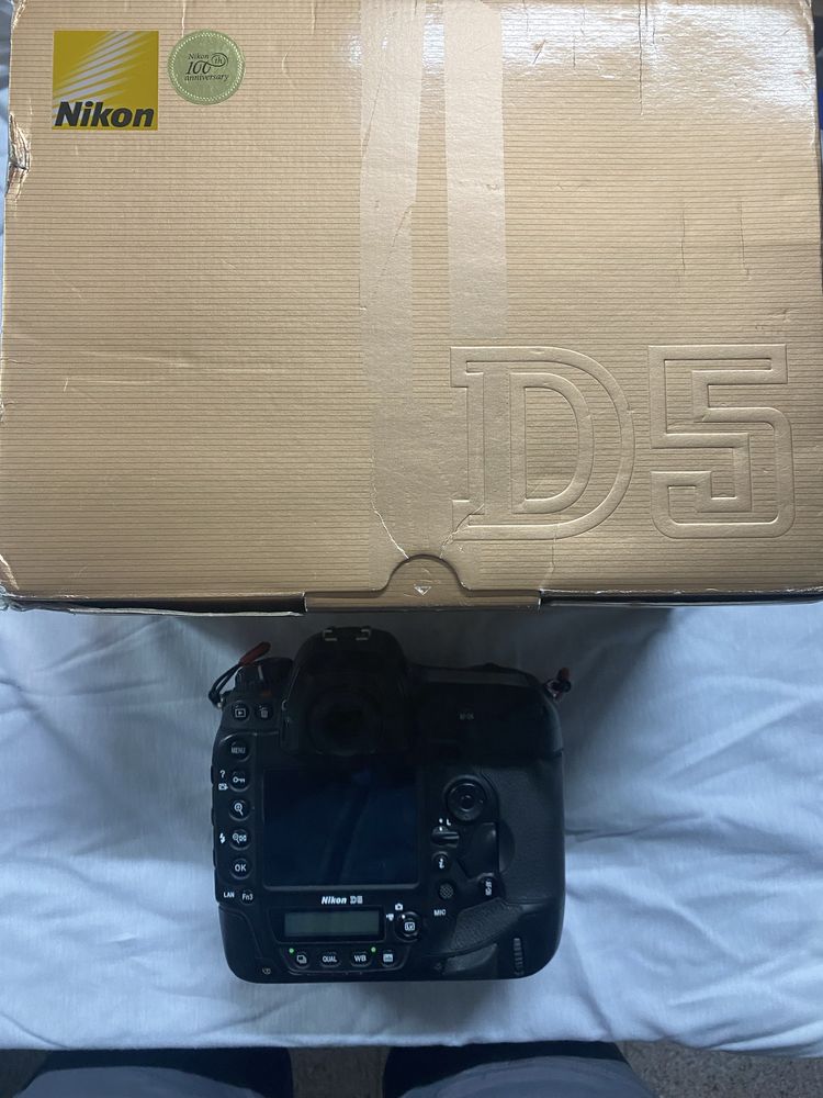 Nikon D5 em bom estado.
