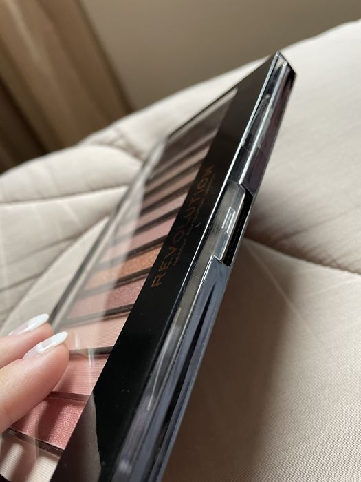 Makeup Revolution Paleta de sombras SELADA