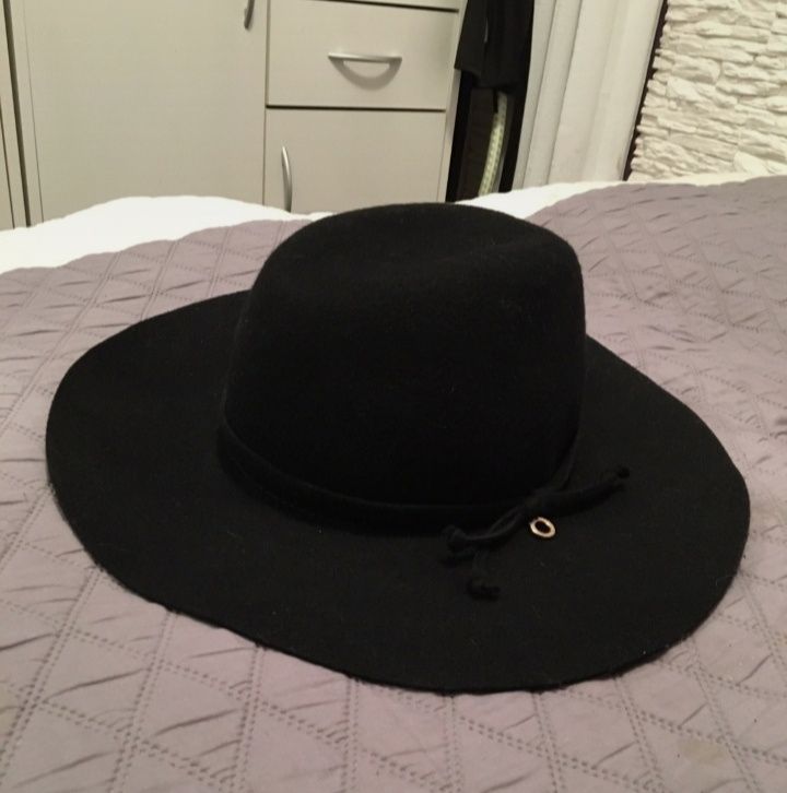 Nowy czarny kapelusz BY O LA LA wełniany luksusowy