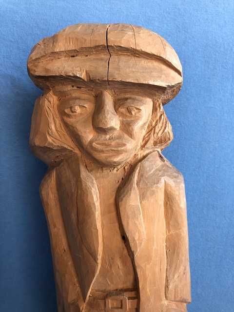 Drewniana rzeźba postać mężczyzny