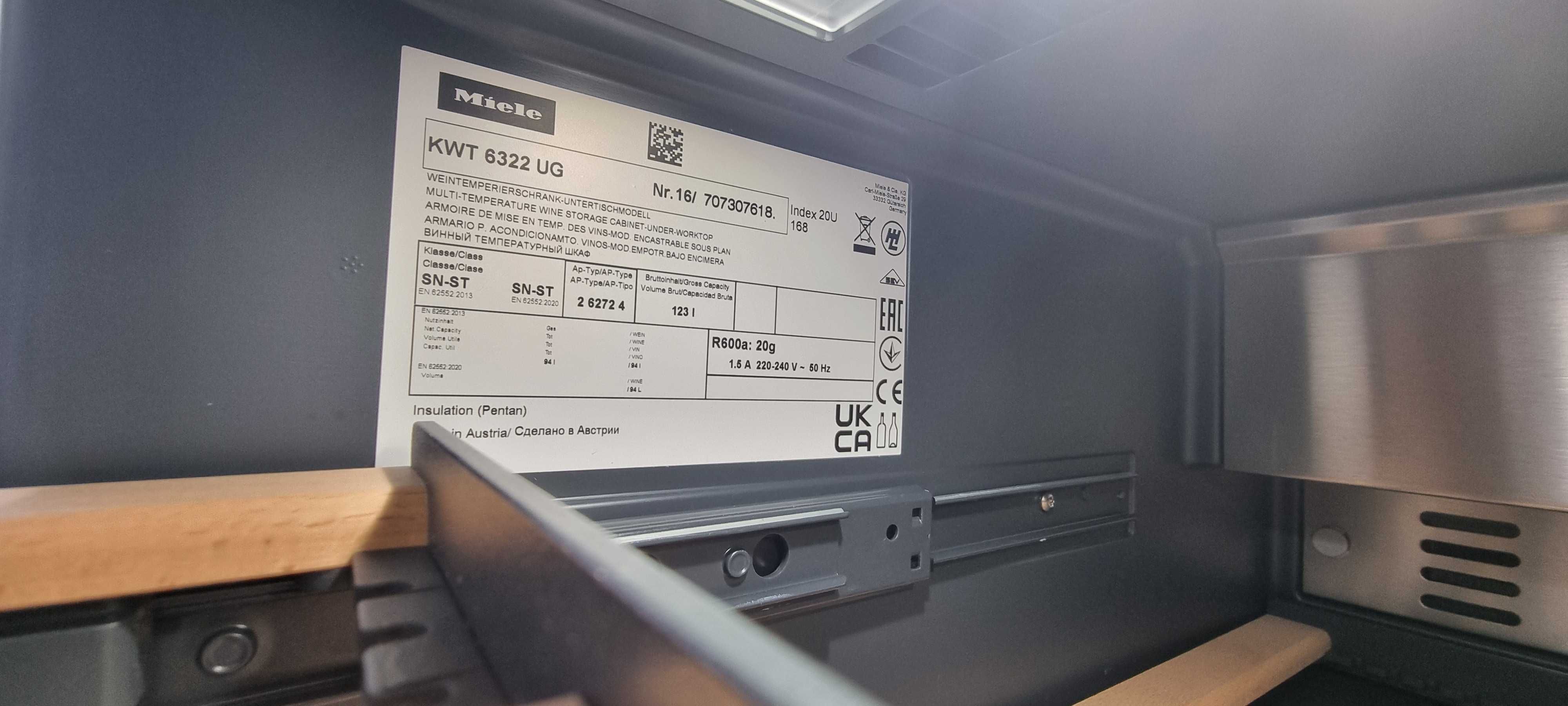 Chłodziarka do wina, winiarka do zabudowy Miele KWT 6322 UG. Push2open