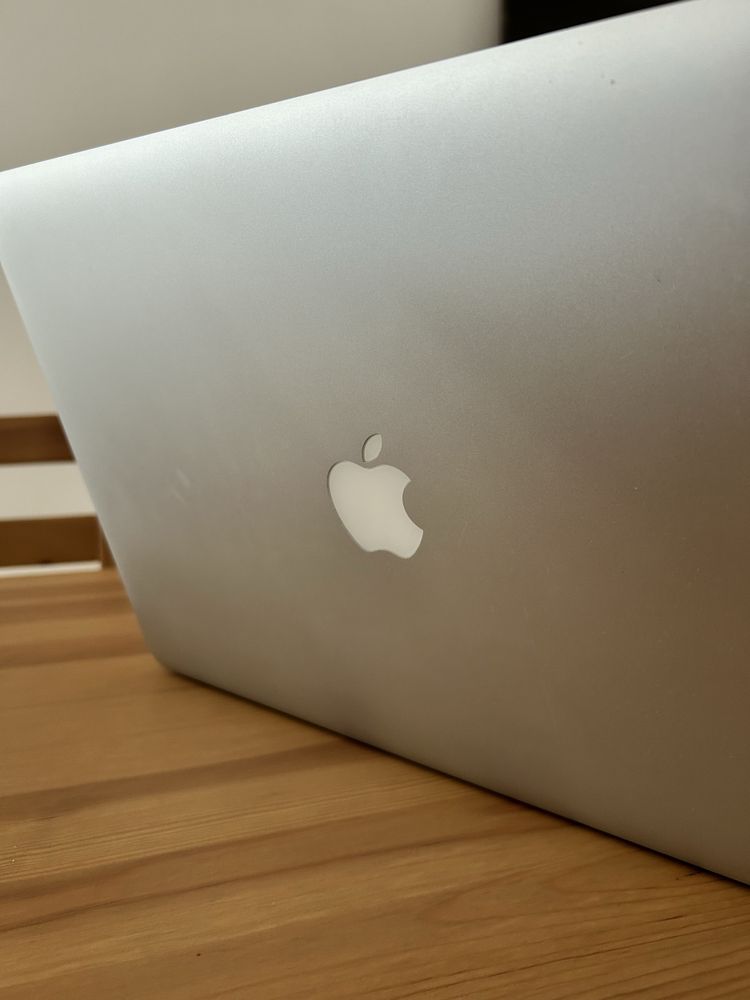 MacBook Pro 15” (2013) – 256GB SSD / 16GB RAM