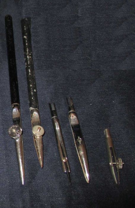 Material Escolar 2 canetas + 3 acessórios (1 Kern switzerland)