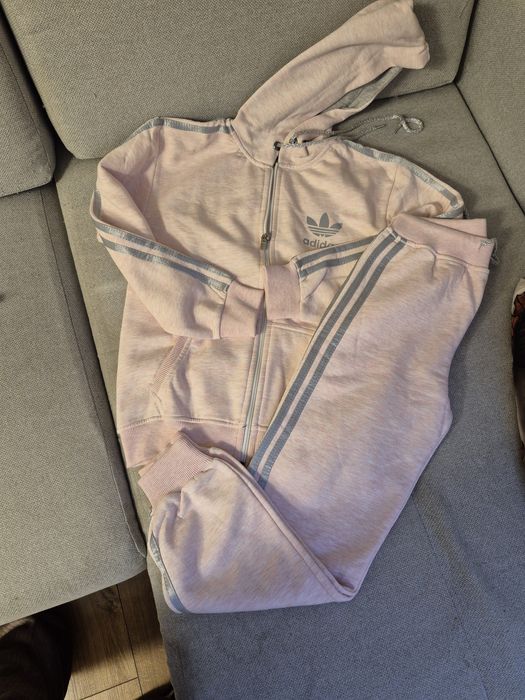 Komplet dresowy dla dziewczynki 146