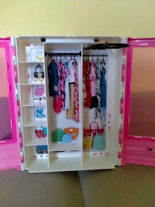 Szafa na ubrania Barbie Fashionistas Garderoba zabawka jak nowa