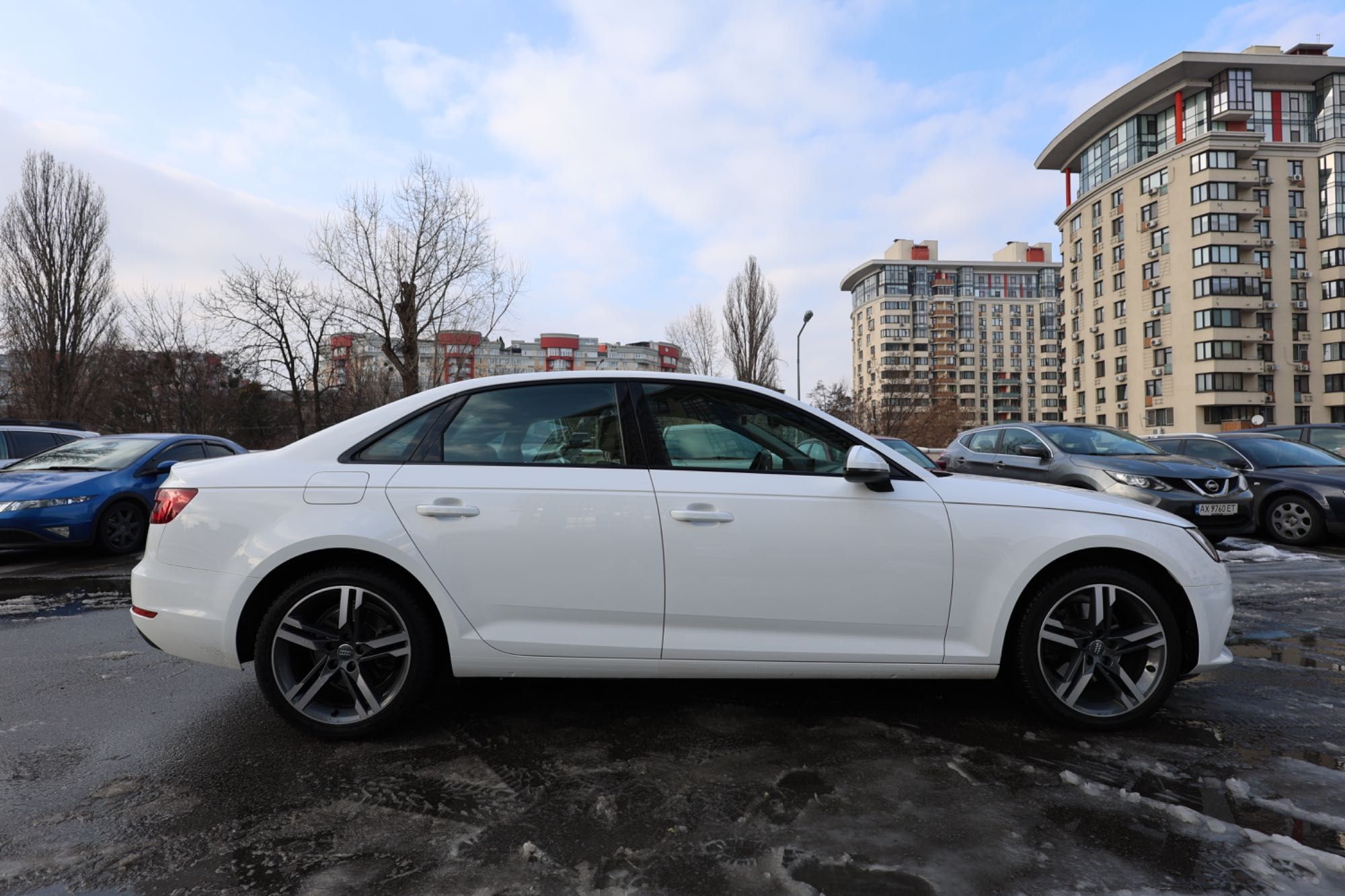 Продаю Audi A4 перша єдина власниця 69000км без дтп
