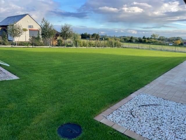 Zakładanie ogrodów, trawników, nawadnianie glebogryzarka separacyjna,