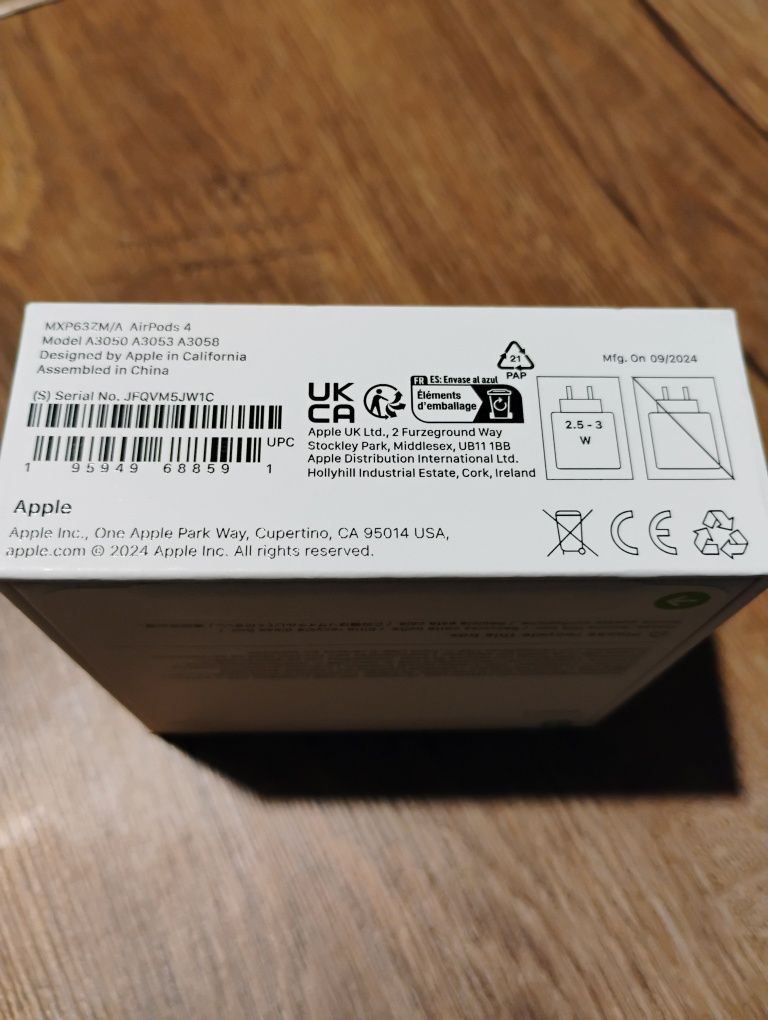 Sprzedam NOWE słuchawk APPLEi AirPods4