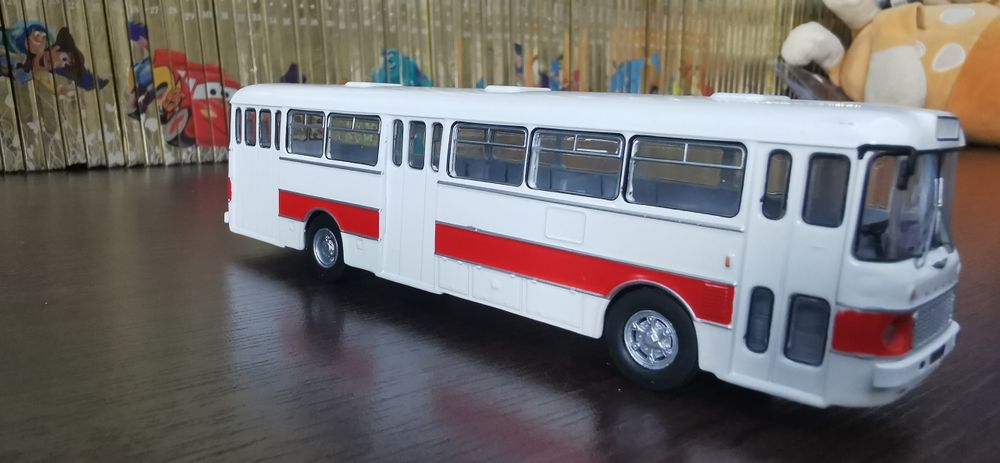 Ikarus 556. Model kultowe autobusy PRL.  Skala 1:72.Nowy w blistrze.
