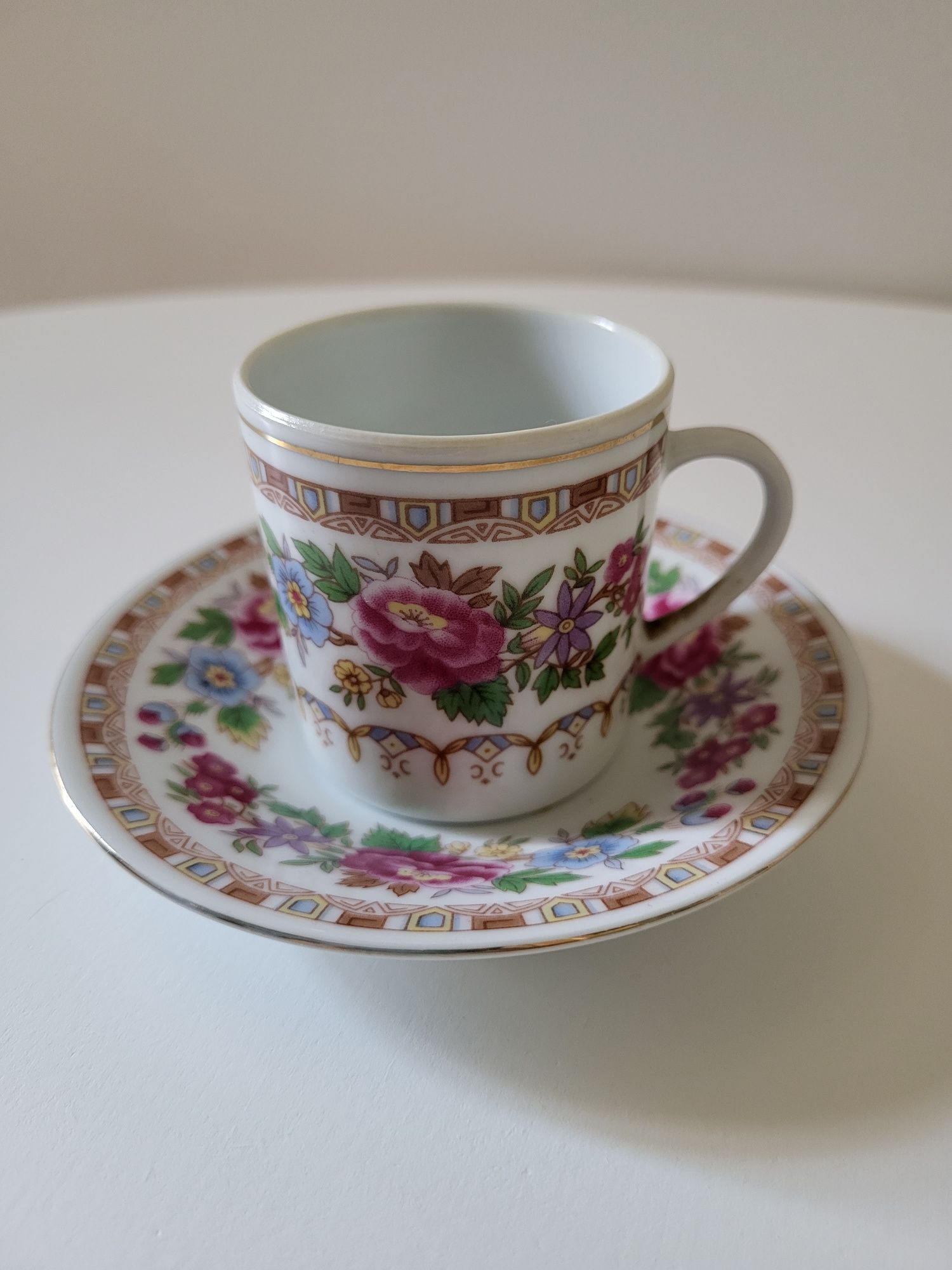 Komplet 4 filiżanek do kawy porcelana