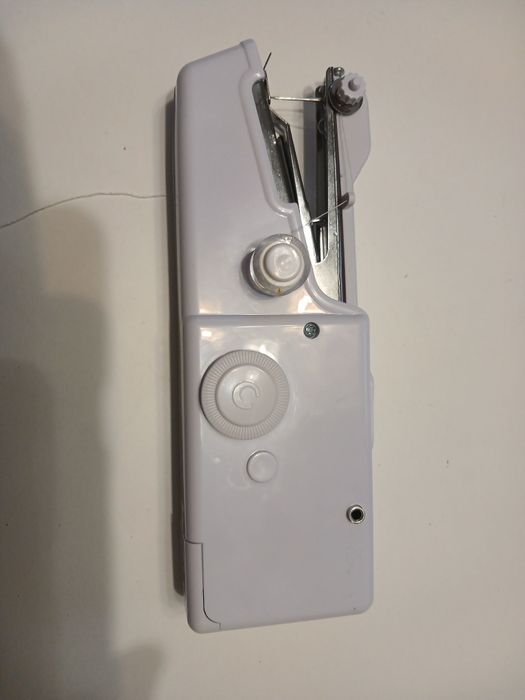 Ручна швейна машинка