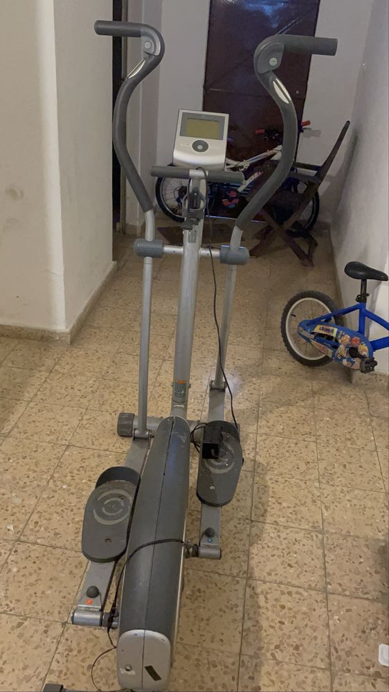 Vendo eliptica com pouco uso