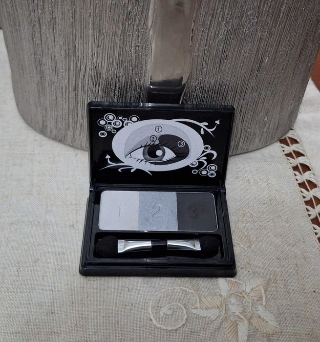Trio de Sombras Smoky eyes da Oriflame