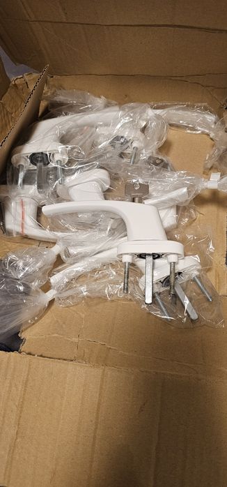 Klamka okienna z kluczem, biała, 45mm, 8szt