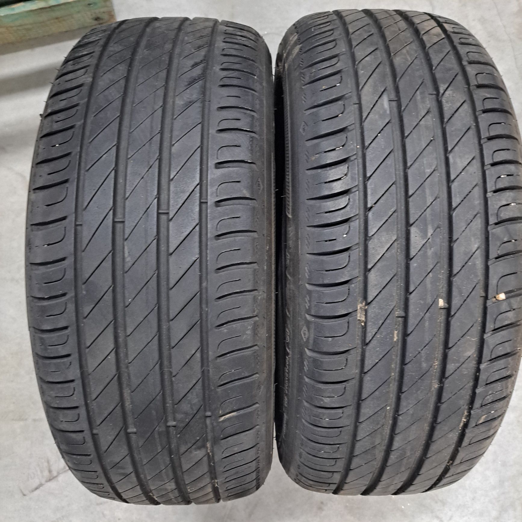 Pneus 195 50 R15 kleber