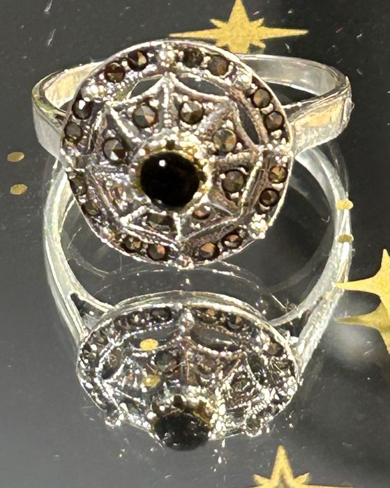 Markazyty onyx przesliczny pierscionek r 18 p 925 3,35 g CUDEŃKO