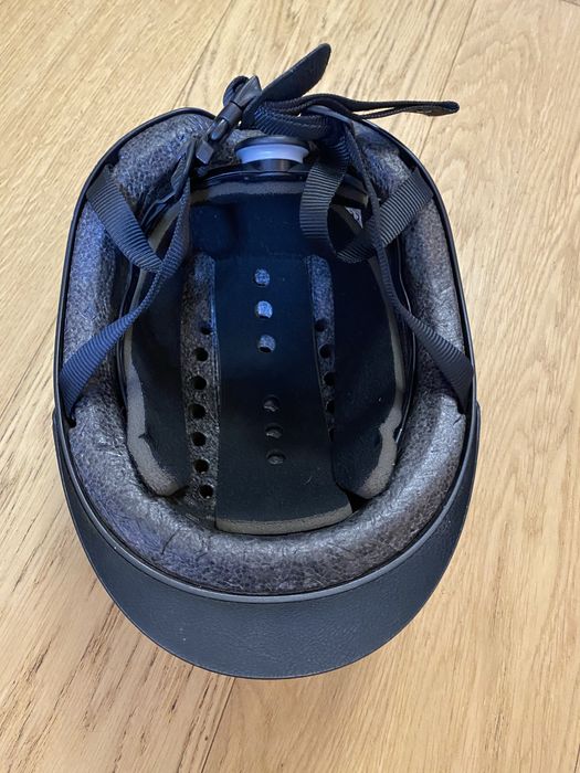 Toczek, kask do jazdy konnej, S