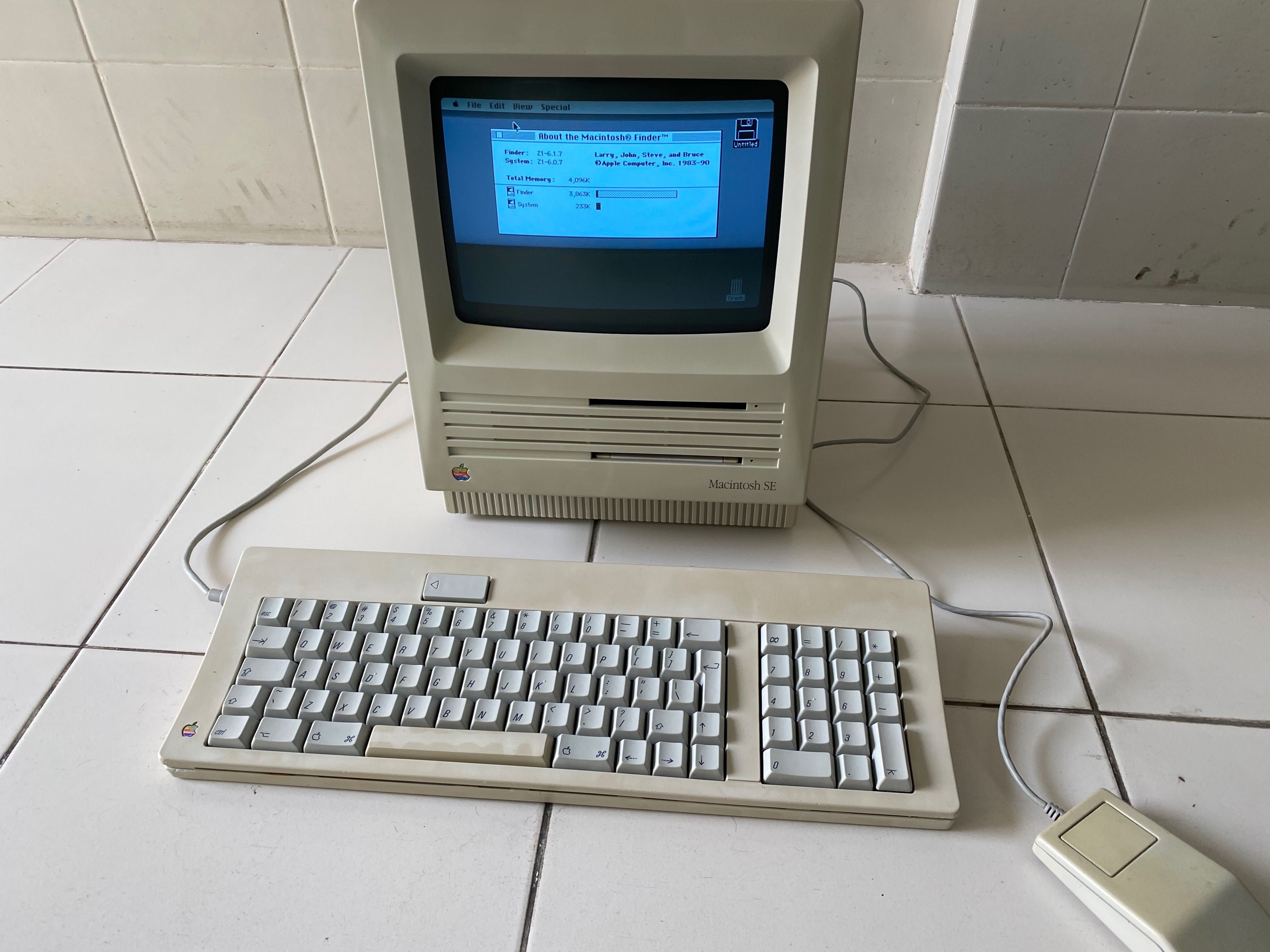 Apple Macintosh SE (M5010)