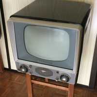 Televisão antiga National TV de coleção