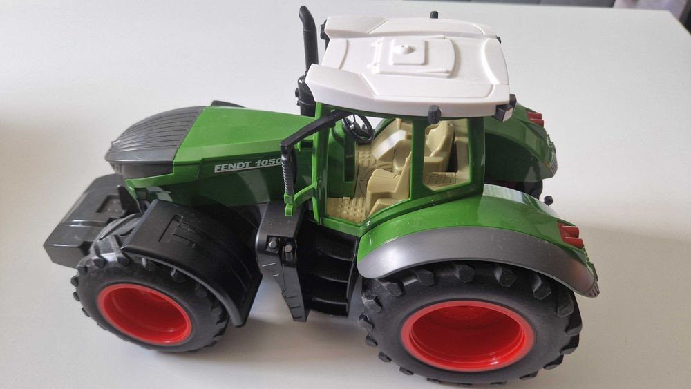 TRAKTOR Jamara 405035 Fendt 1050 Vario zdalnie sterowany, skala 1:16