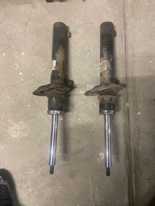 Стойки передние passat b8, амортизаторы