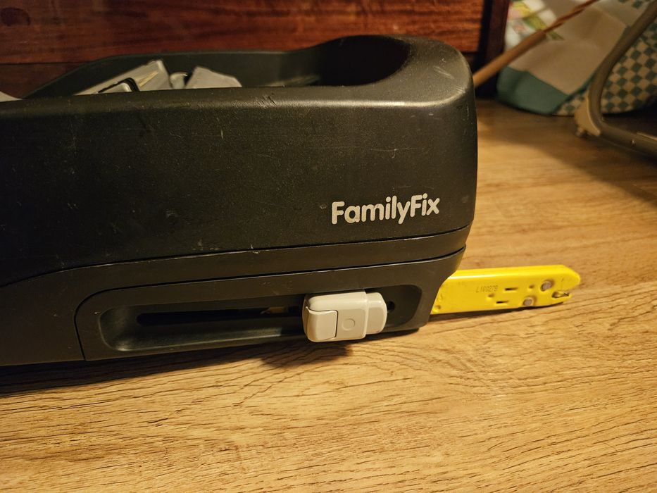 Автокрісло Maxi-Cosi Pebble (0+ група) + ізофікс