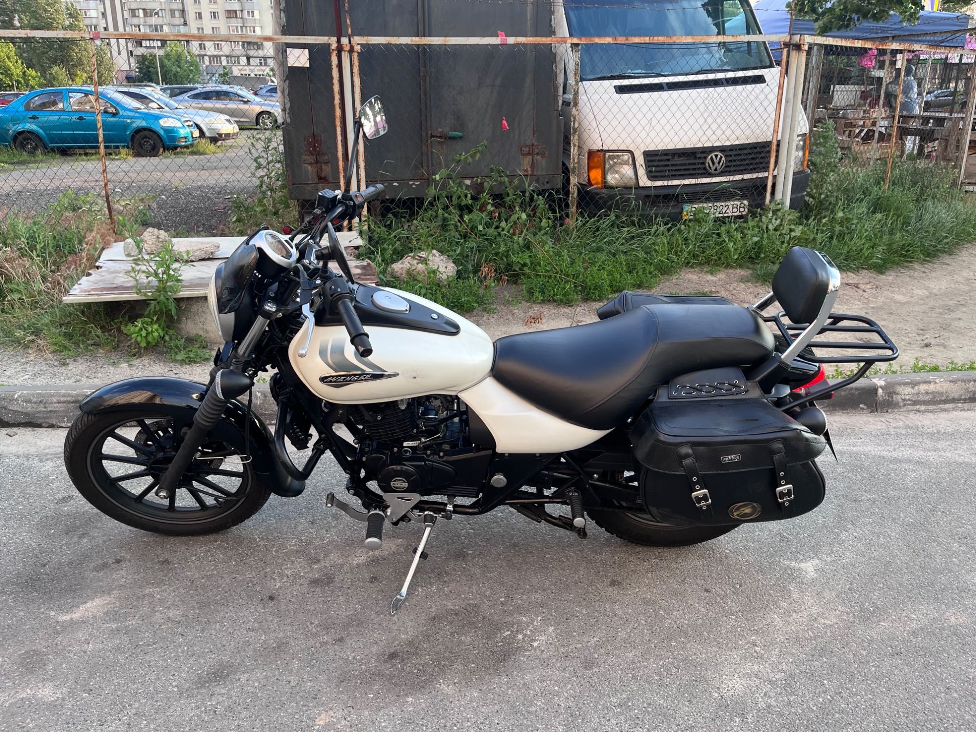 Bajaj avenger 220