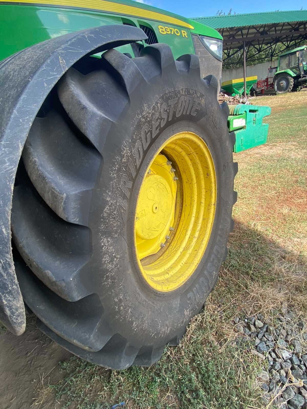 трактор John Deere 8370R