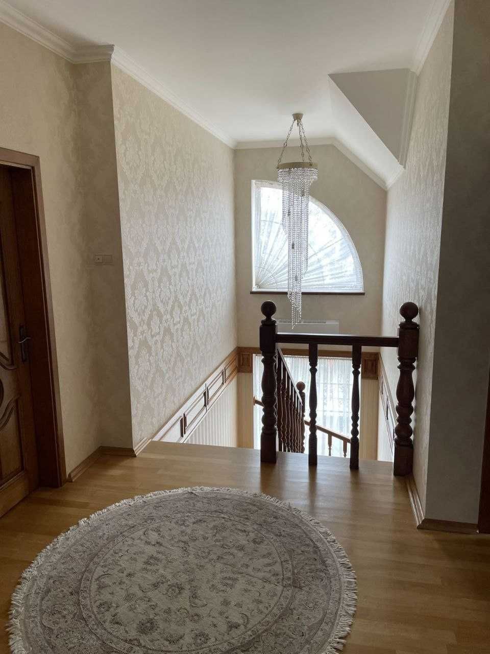 Продаж 2 поверхового будинку з гаражем і ділянкою на 6 соток