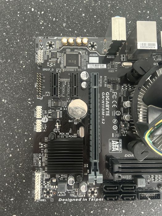 Gigabyte ga-h110m-s2 + intel i3 6100